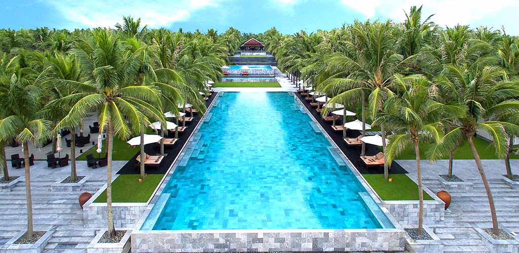 Four Season's Nam Hai infinity pool, Hoi An, Vietnam