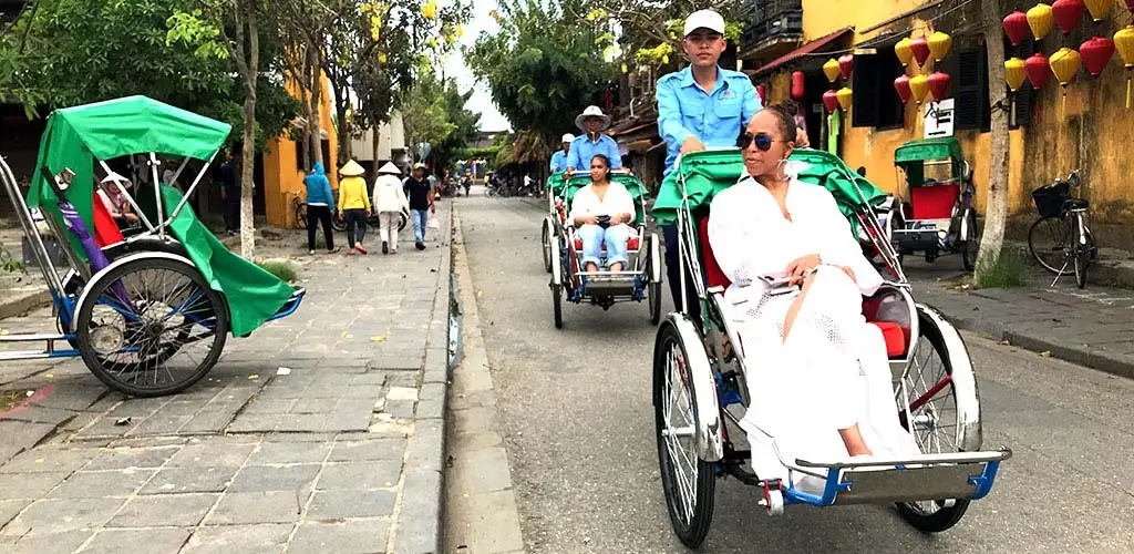 Sightseeing by cyclo in Vietnam 