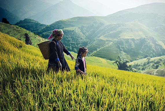 Sapa, Vietnam hilltribe mother and daughter