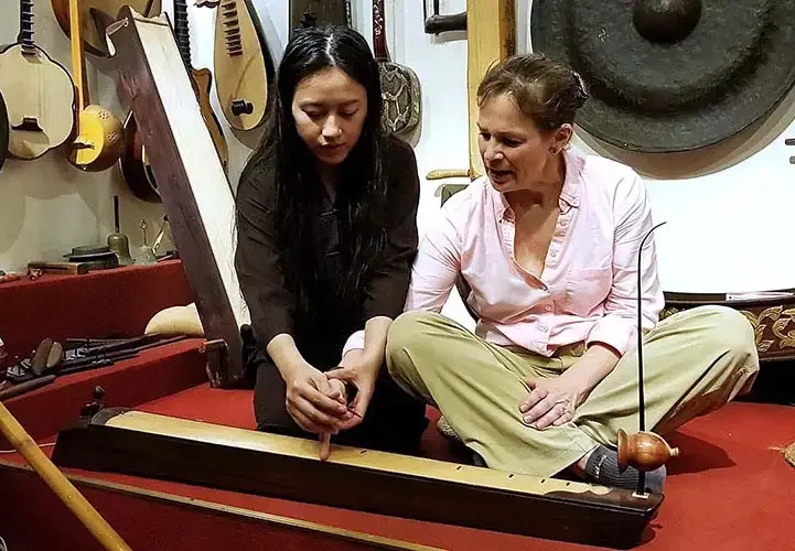 Learning to play the dan bau in Hanoi