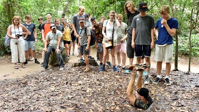 Crowd of tourists on a Cu Chi tunnel tour (Photo: NDO/Nguyen Dang)