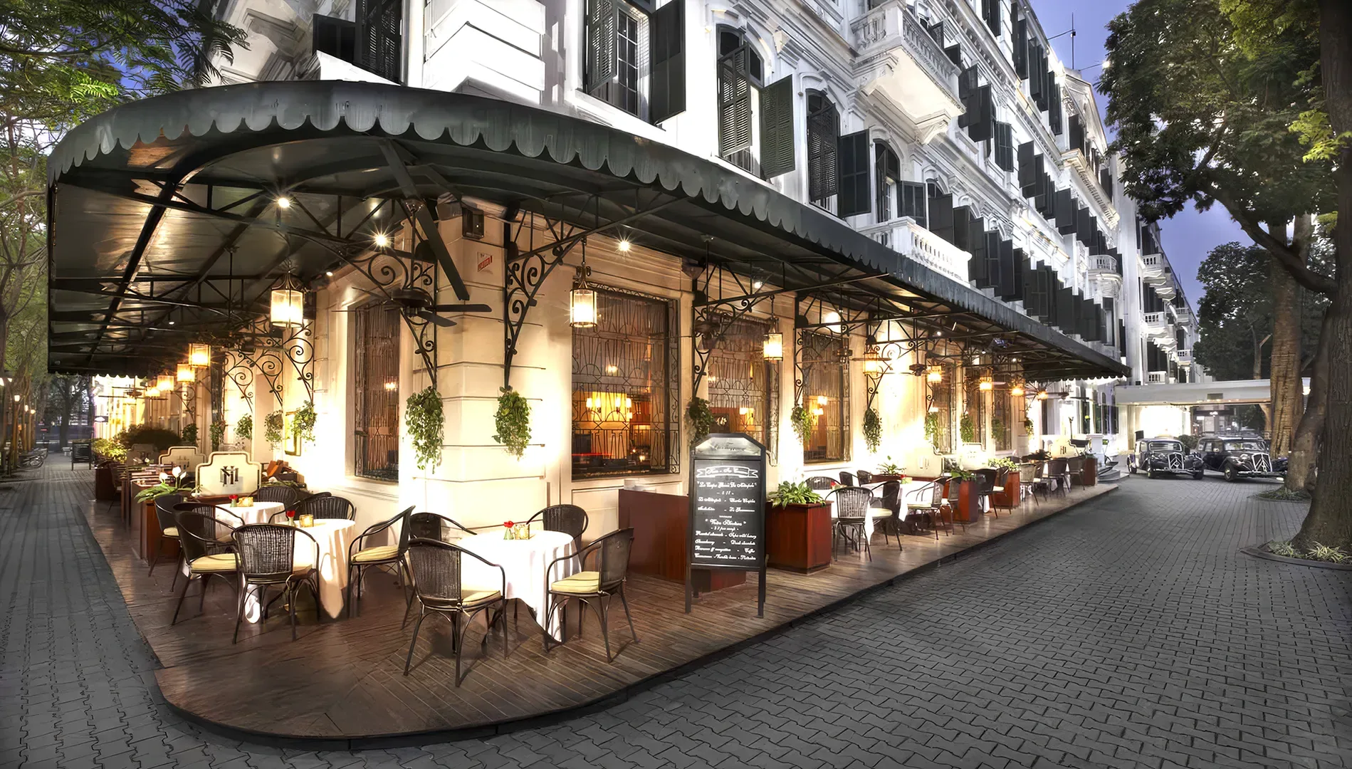 La Terrasse du Metropole street cafe, Hanoi